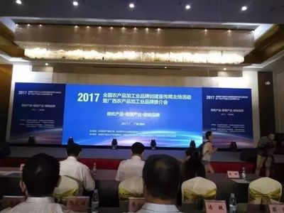 用进步堆砌希望,用服务造就初心--贵州省绿茶品牌发展促进会恭祝大家新春快乐!